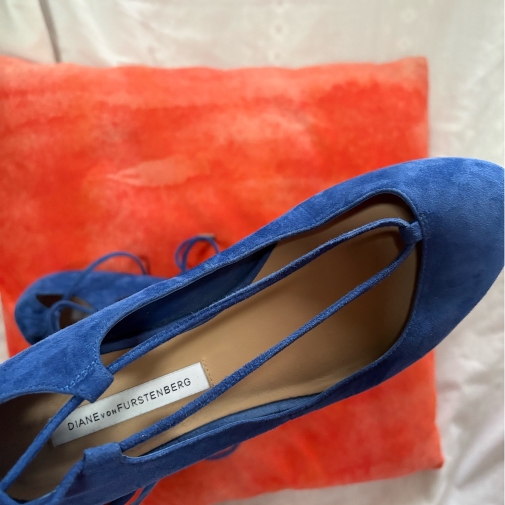 Diane von Furstenberg size 7.5 blue suede ankle wrap flats - Picture 4 of 11